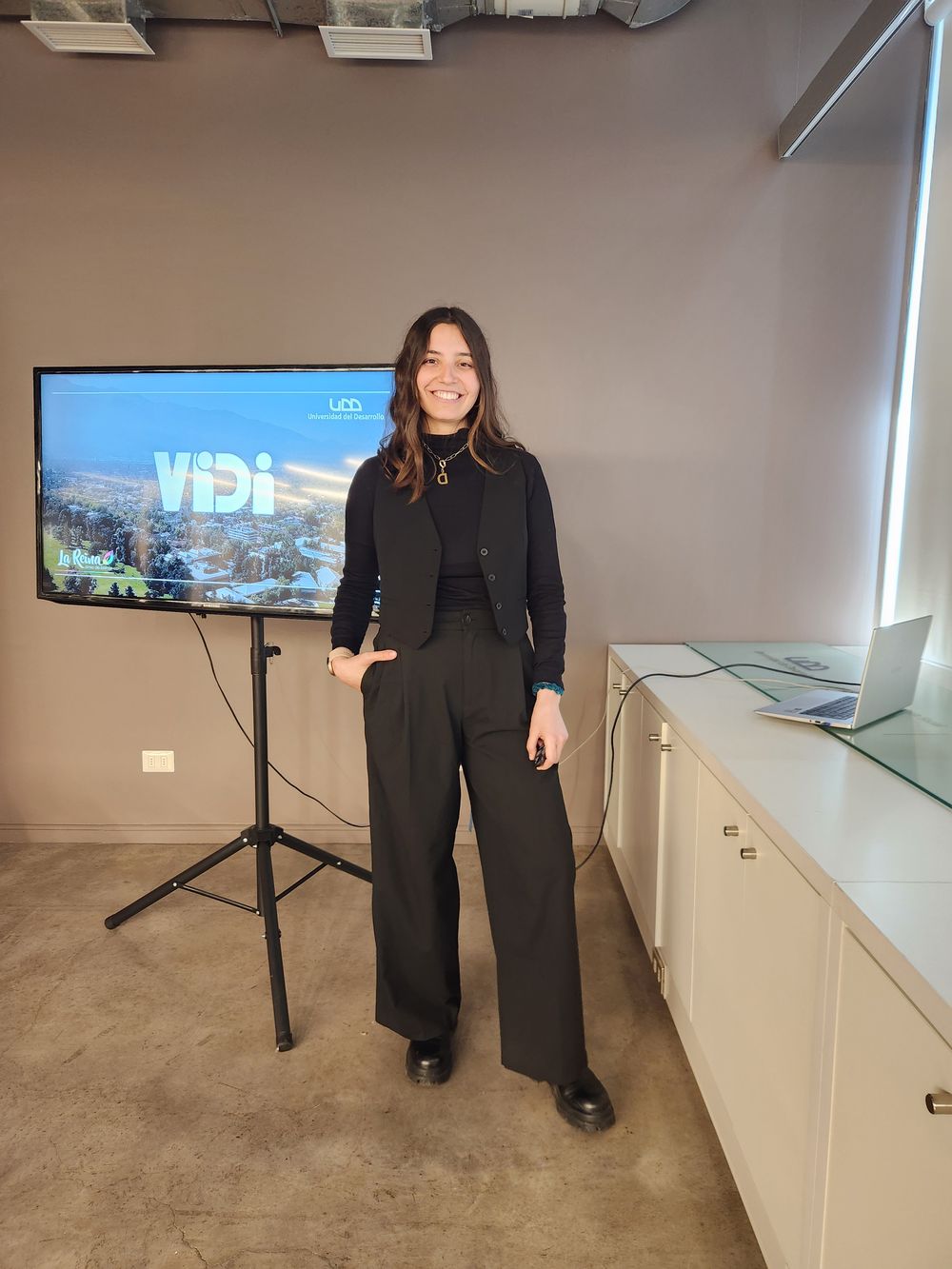 Me standing next to the screen showing the VIDI cover before the first presentation